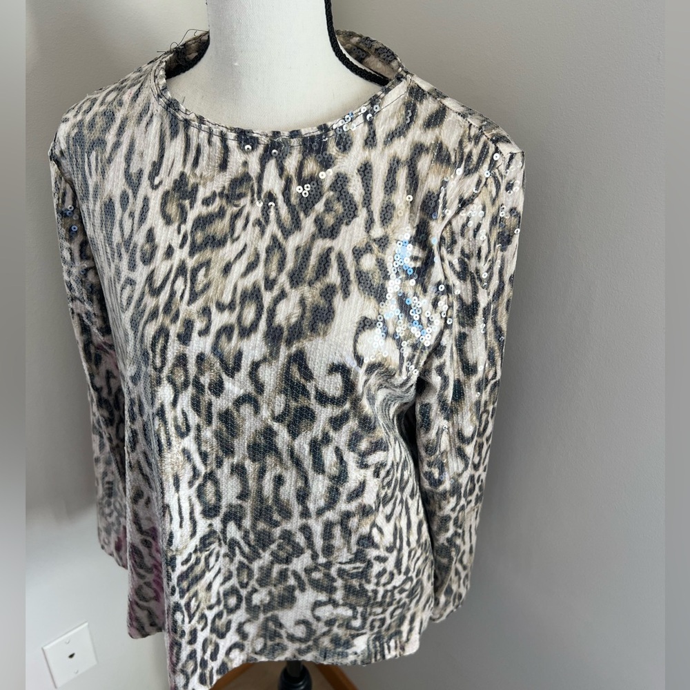 Sequined leopard top ✨ 🐆 - Picture 7 of 12